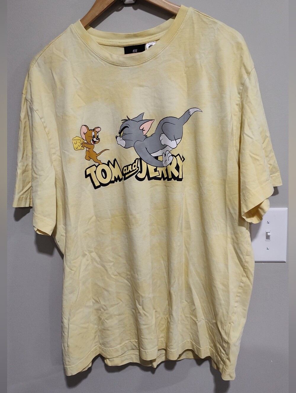 H&M Tom & Jerry Double-Sided Graphic Print Crew Neck Short Sleeve Yellow Size L